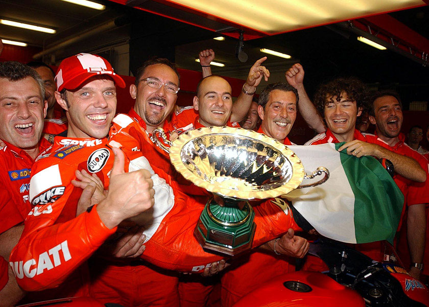 2000: Ducati �������
